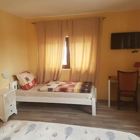 Bed & Breakfast Pansion Carolija 3*
